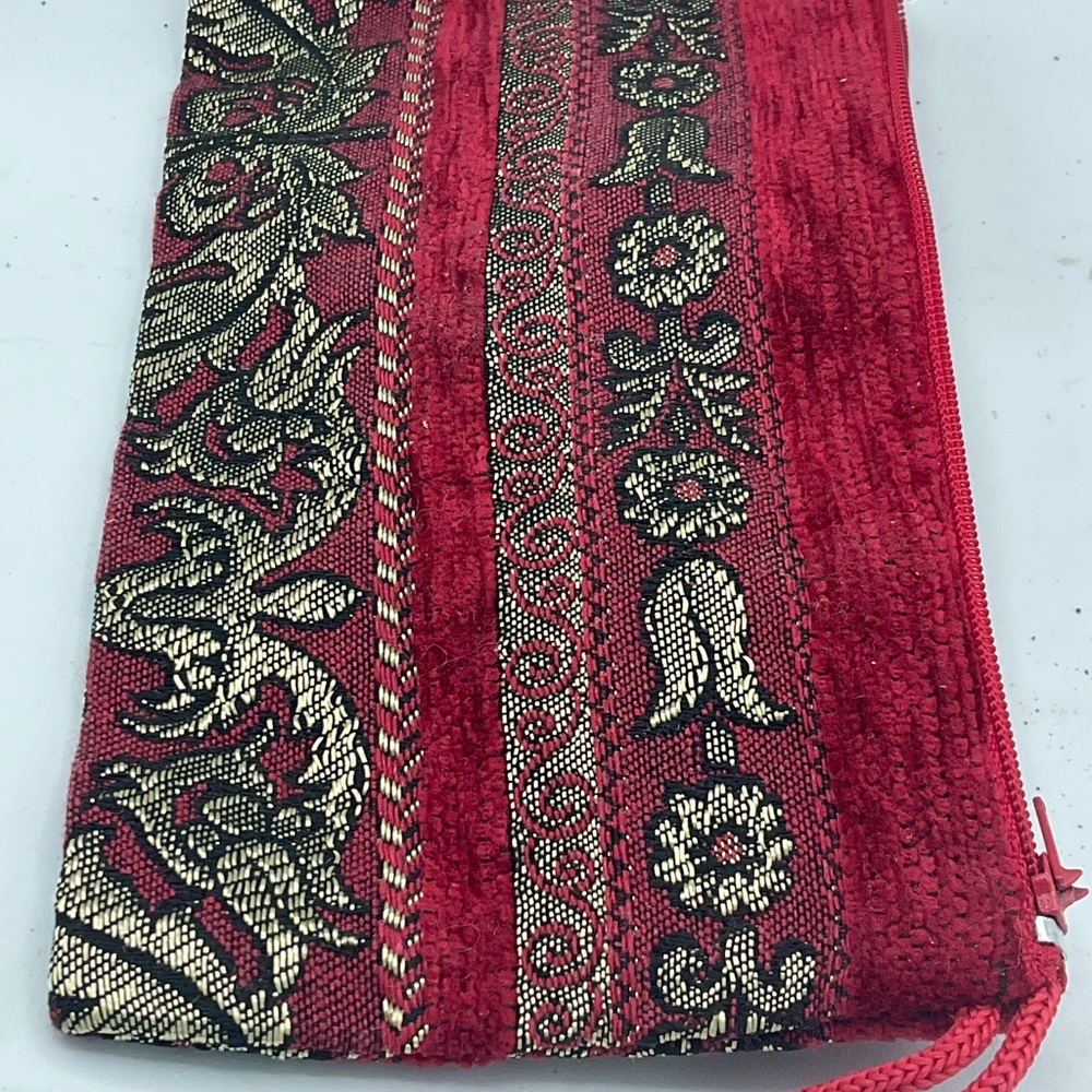 “VINTAGE” Tapestry and Crushed Velvet Red and Gold Patterned Pouch. - Picture 5 of 9